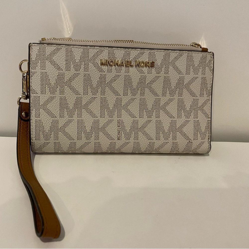 Michael Kors wristlet clutch